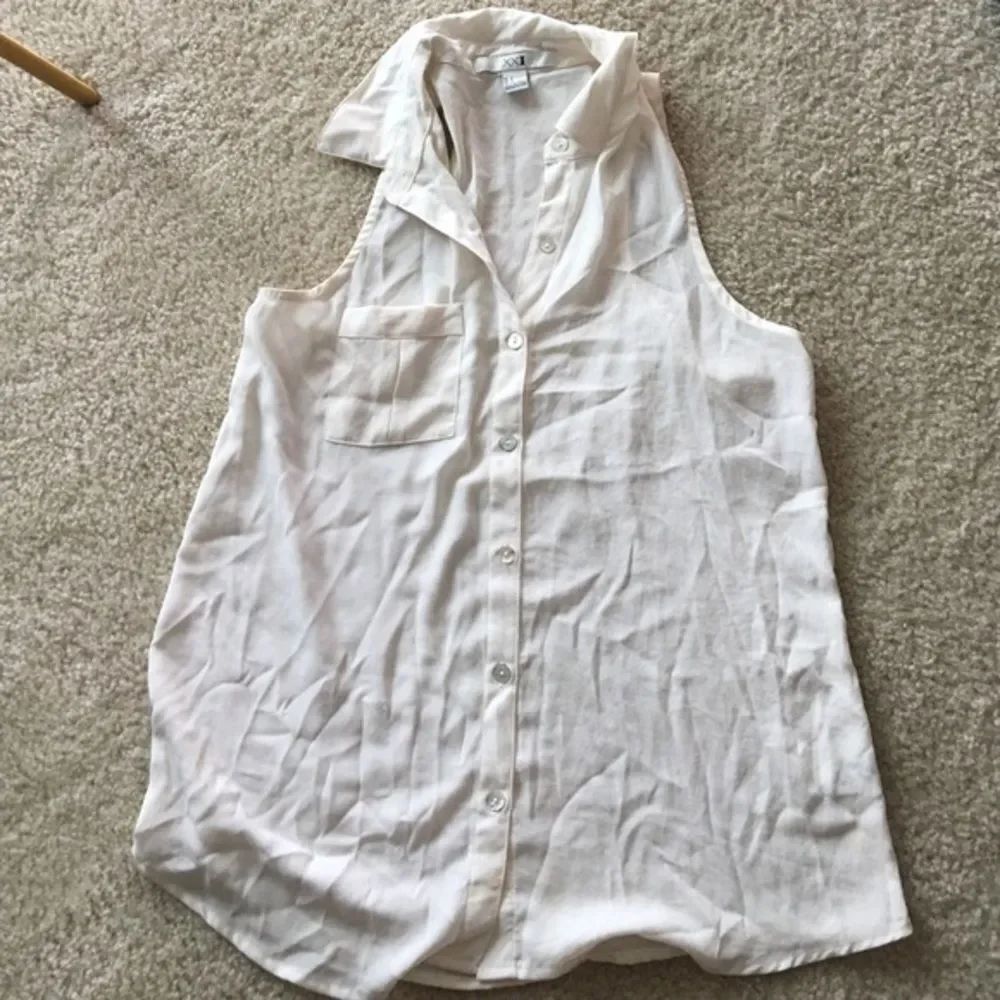 Forever 21 Sheer White Collared Sleeveless Button Down - Size Small Pocket